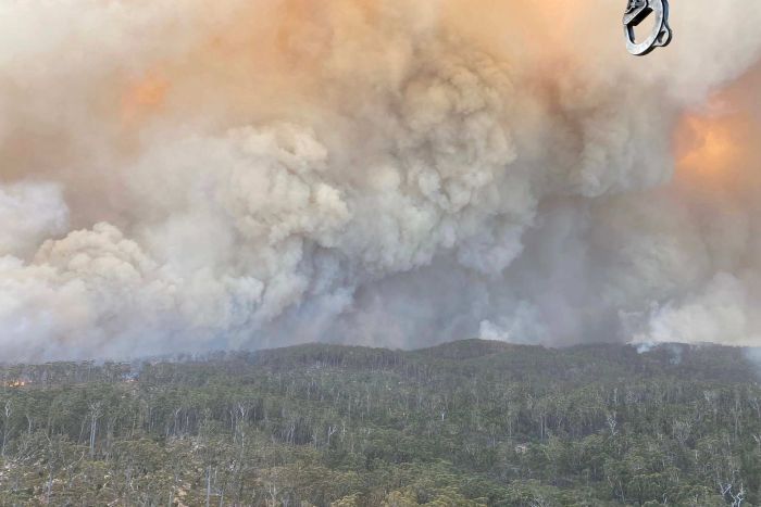 Huge bushfire smoke plume