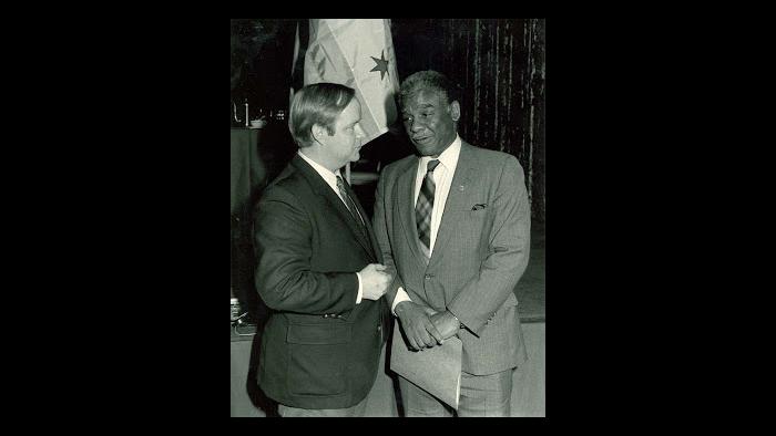 Bruce DuMont and Mayor Harold Washington (Courtesy Bruce DuMont)